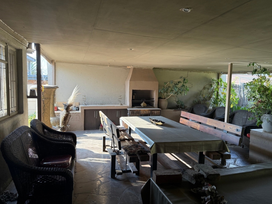 5 Bedroom Property for Sale in Mohadin North West